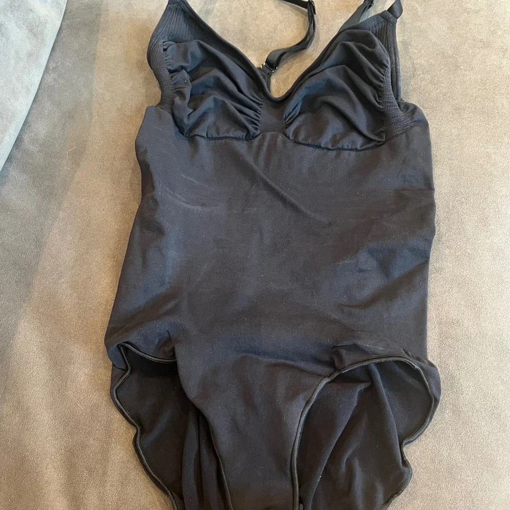 NWOT Skims Size XL Bodysuit shape wear